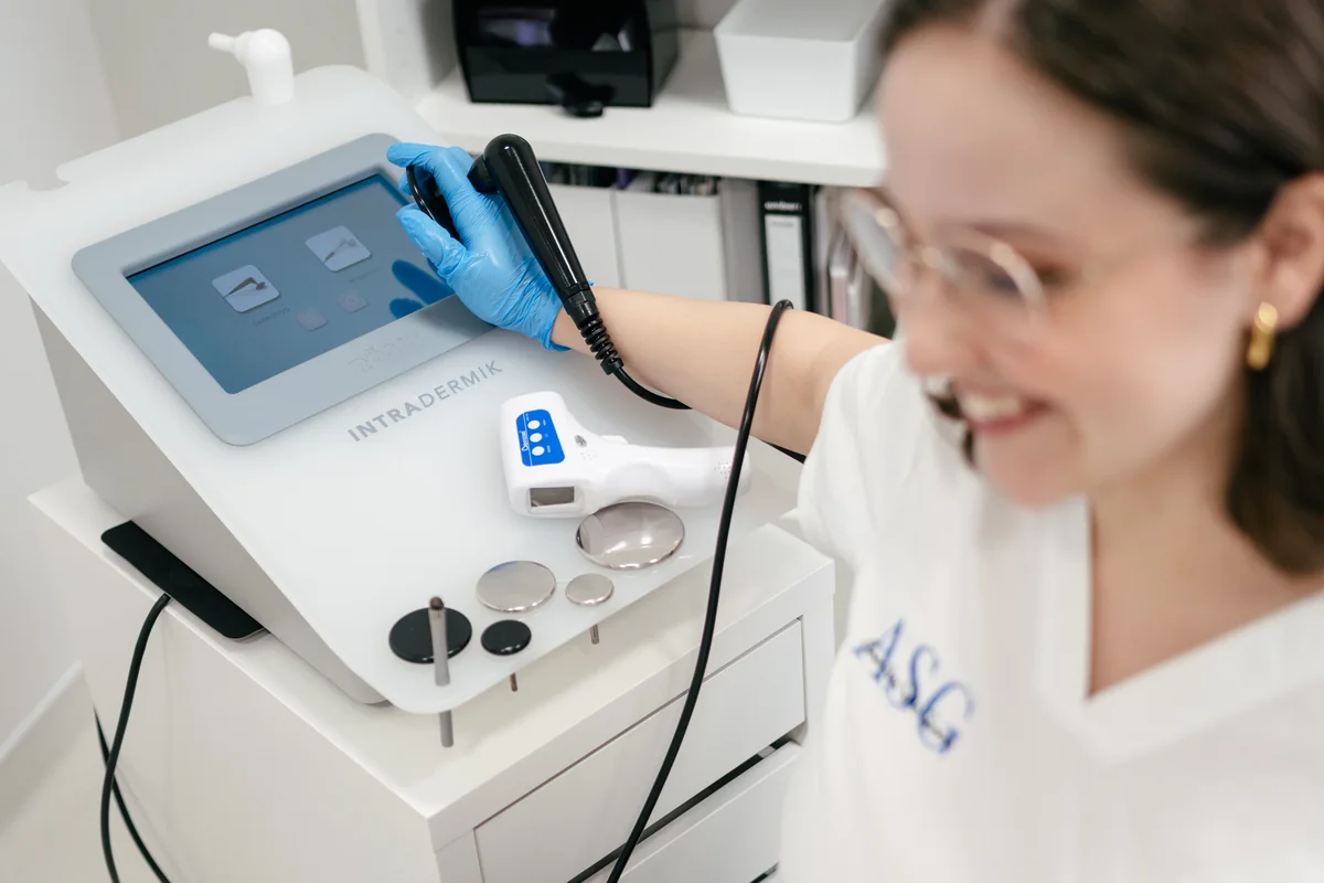 Tratamento de pele com tecnologia de radiofrequência na clínica
